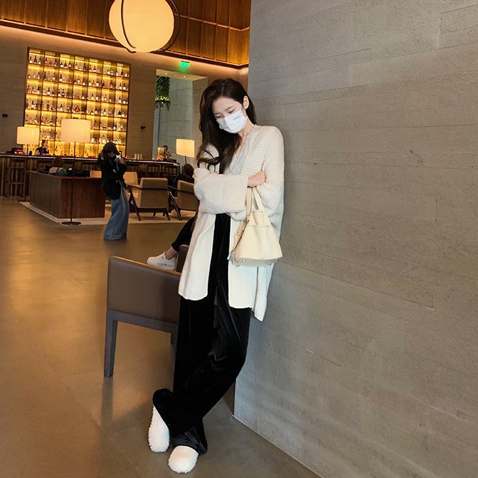 Cozy Wool Fur Slides | Stylish Women's 2024 Winter Slippers a91b