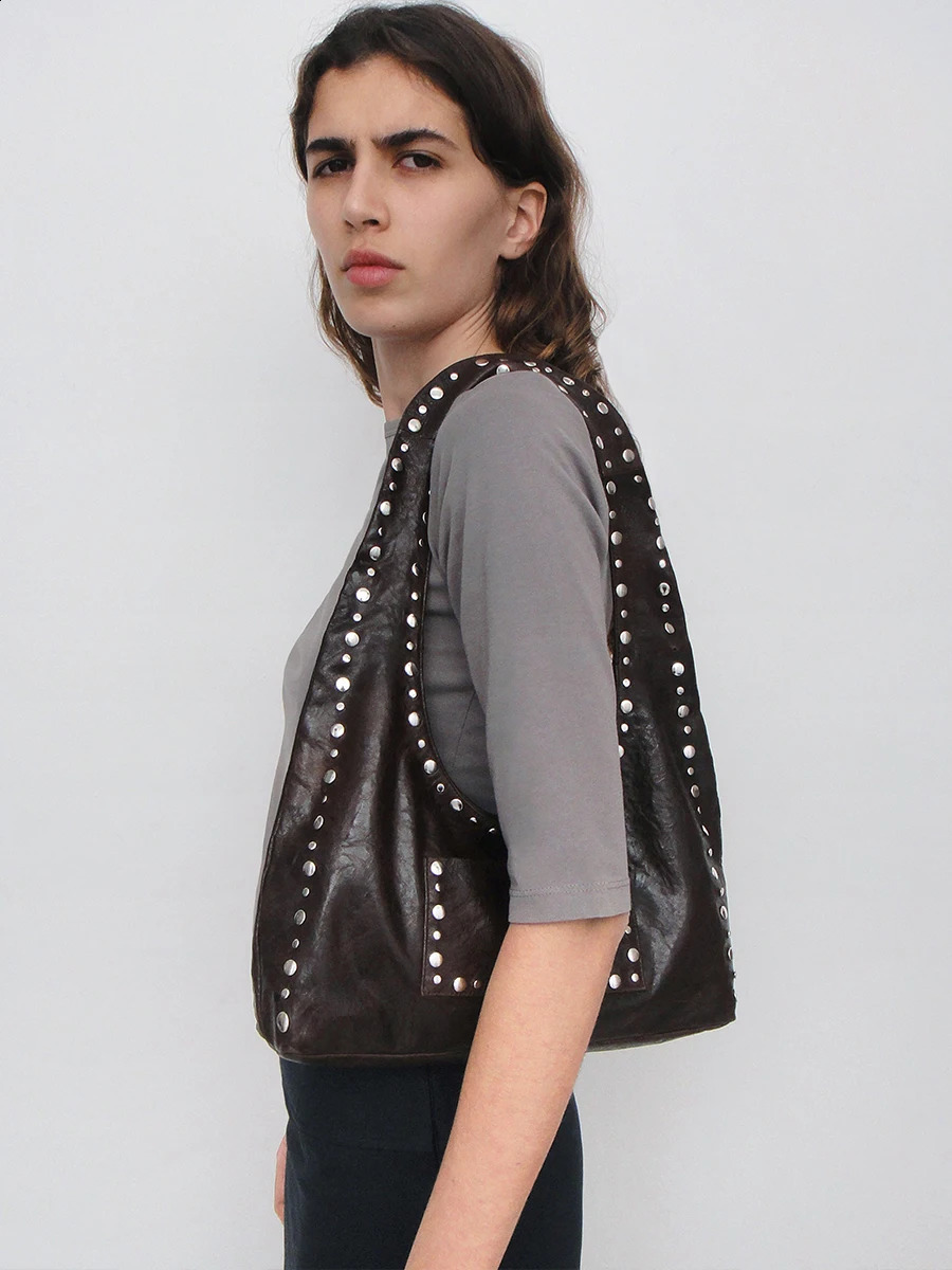 24 retro rivet decorative shoulder bag European and American motorcycle wind oil wax leather armpit handbag for women 240909