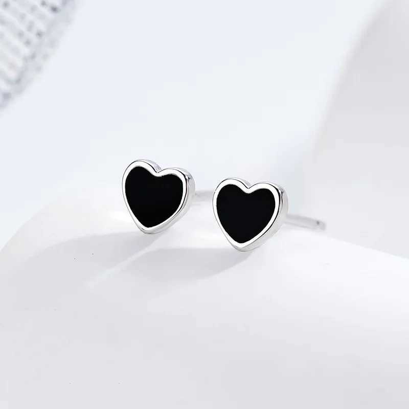 Small Black Color Heart Stud Earring for Women Sweet Temperament Mini Simple Jewelry Accessories Wholesale Christmas Day GiftX240918