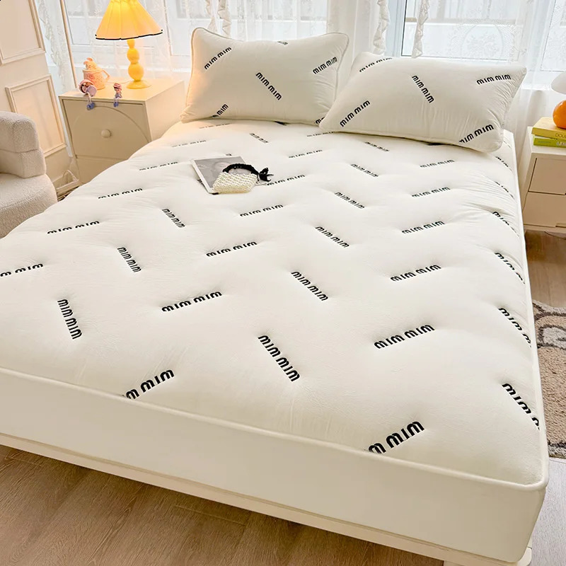 Sheet 1 piece of bedding cover with white letters embroidered bed cover single/large/large mattress protector thick bed cover 240918