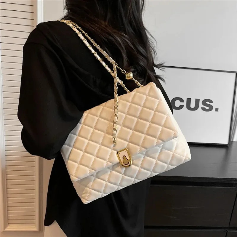 Burminsa bedding large chain shoulder bag for women cross body bag PU leather womens handbag black and white 240918
