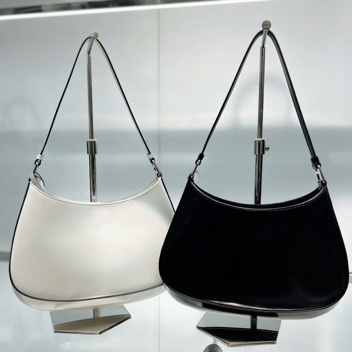 Designer Shoulder Bag patent leather Cleo Handbag Hobo bag240521