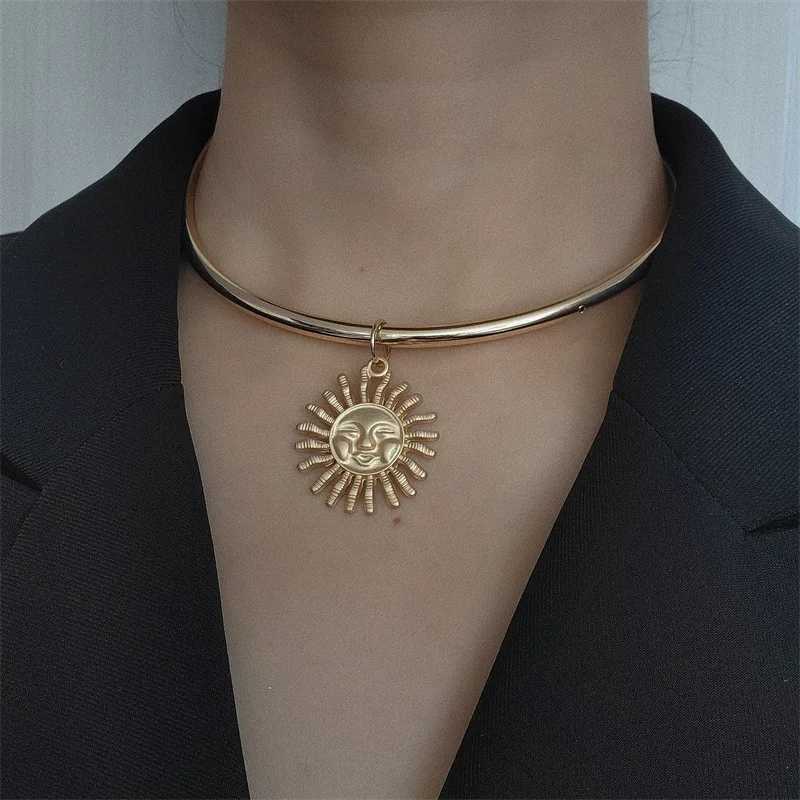 1PC Bohemia Vintage Metal Sun Moon Smile Necklace Choker For Women Punk Gothic Gold Color Sun Face Necklace JewelryX240918