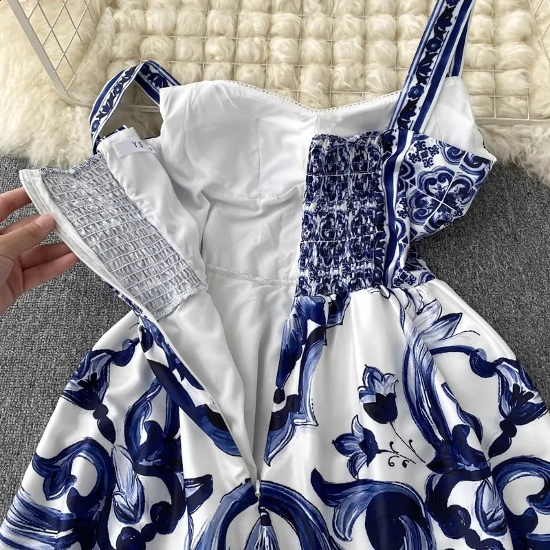 Womens VNeck Red Blue and White Print Spaghetti Strap Holiday Maxi Dress Summer Runway Floral Vacation Long Robes 240918