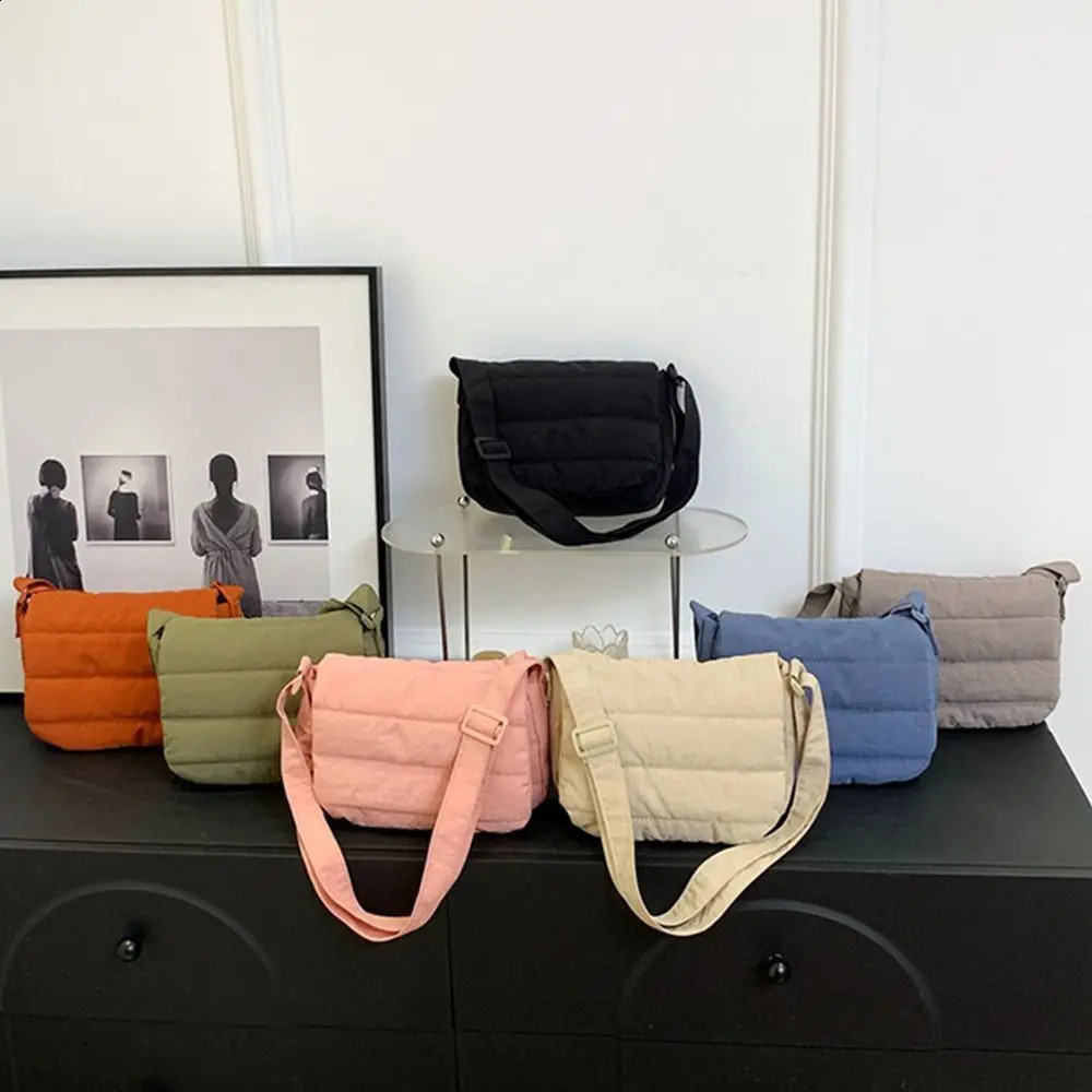 Solid Color Shoulder Bags Fashion Large Capacity Lightweight Messenger Down Cotton Padded Underarm Bag Girls 240914