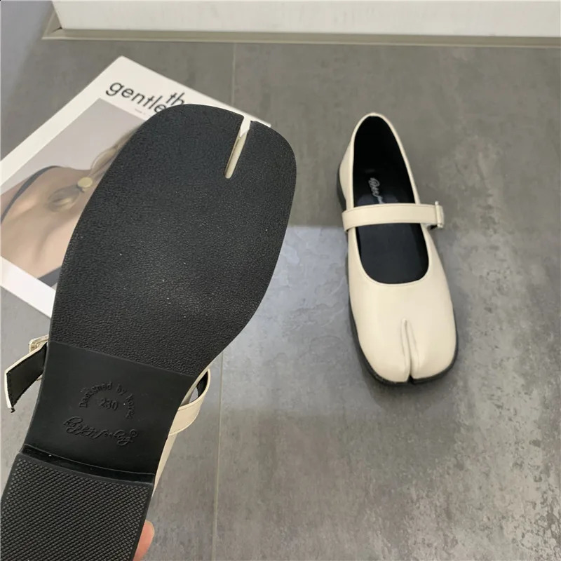 Novelty Split Toe Womens High Quality Leather Mary Jane Japanese Style Small Step Flat Shoes 241030