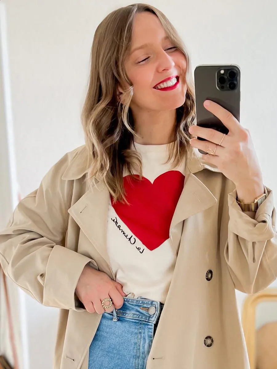 Heart print graphic T-shirt summer womens round neck short sleeved casual fashion T-shirt retro elegant T-shirt womens 240919