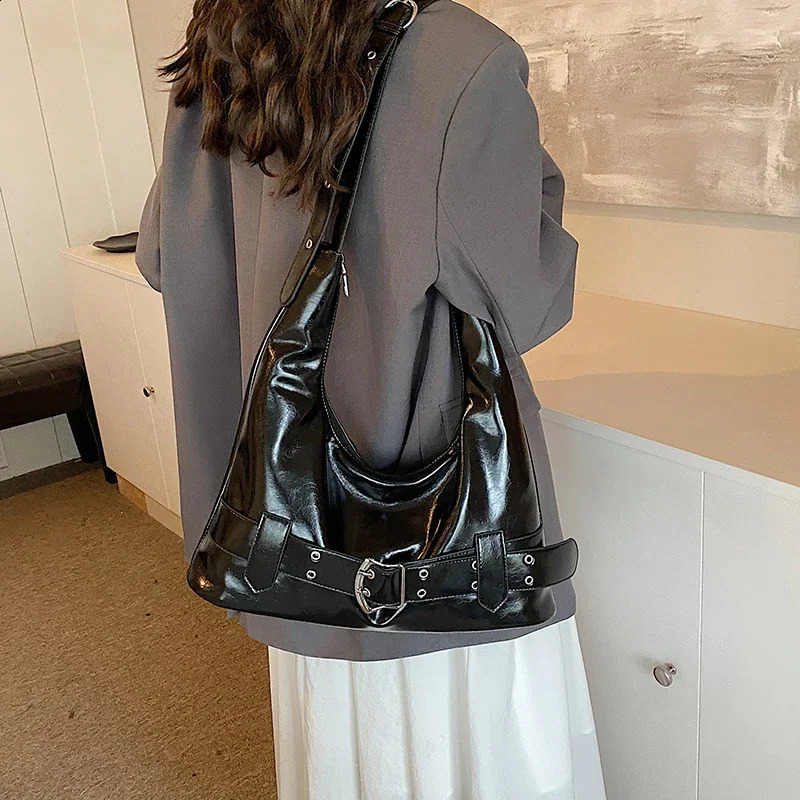 LEFTSIDE Belt n Retro PU Leather Crossbody Bag for Women 2024 Winter Y2K Trend Fashion Underarm Shoulder Handbags 240914