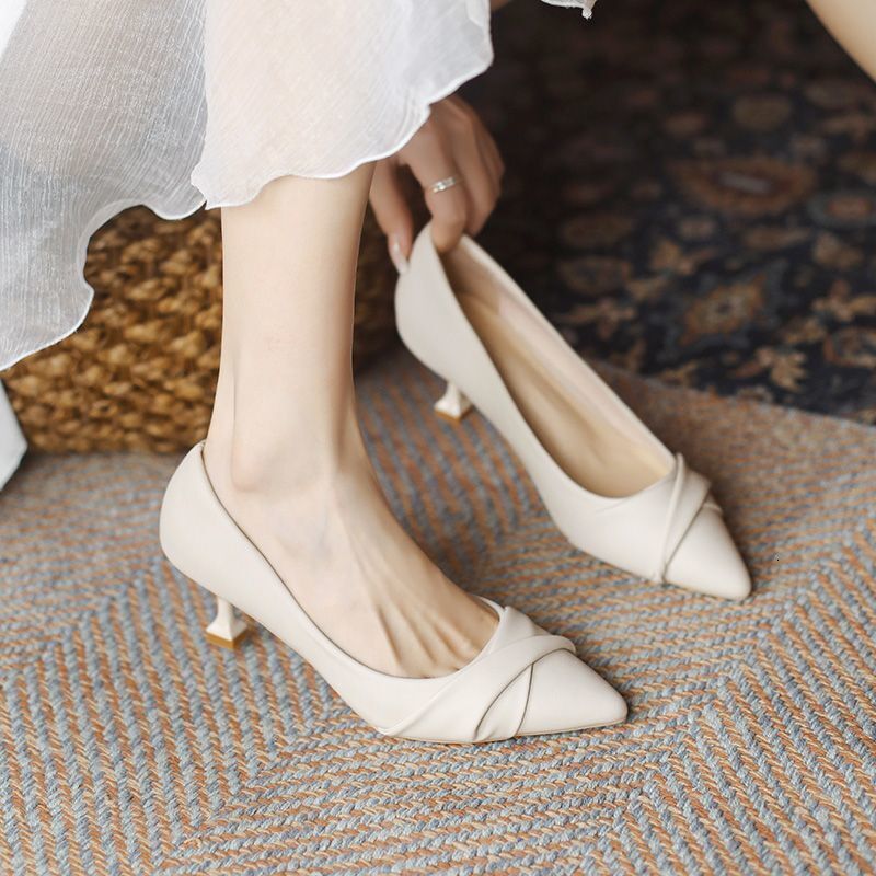 French high heels, women's thin heels 5cm, beige temperament, pointed toe 3cm, soft leather single shoes with skirts, 2024, non tiring foot sheet
