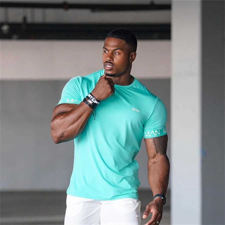 New Mens Short-sleeved Gyms Fitness T-shirt Summer Running Fitness Top Streetwear Comfortable Sports T-shirt clothing Z240919