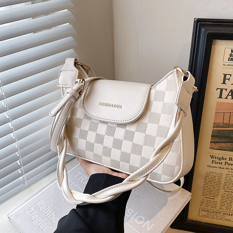 High-grade niche design bag 2024 new bag for women popular cross-body bag explosive single shoulder underarm bag