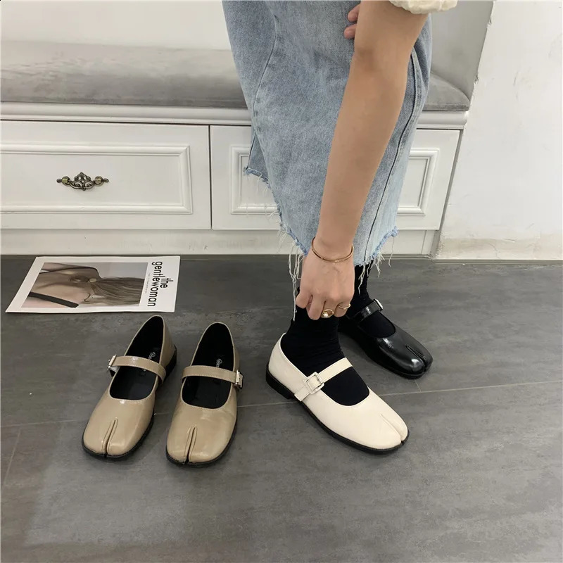Novelty Split Toe Womens High Quality Leather Mary Jane Japanese Style Small Step Flat Shoes 241030