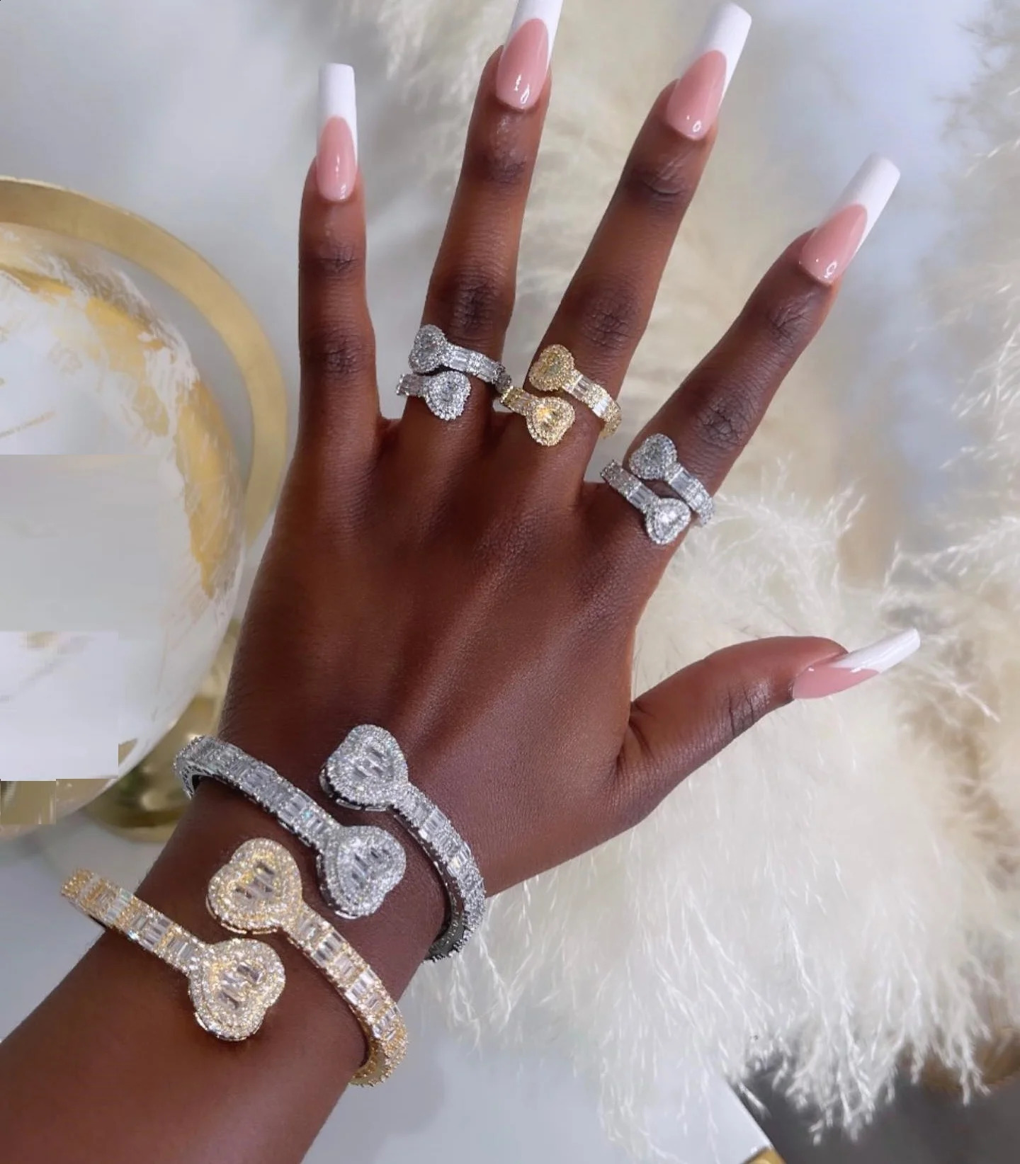 Iced Out Bling Geometric Classic Heart shaped Jewelry Micro Pave 5A White Cubic Zirconia CZ Open Adjustable Bracelet 240912