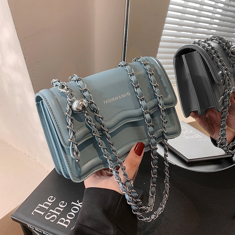 Chain Small Square Bag 2025 New Solid Color Simple Fashion Designer Bag Multi Functional Exquisite Chain Single Shoulder Western Crossbody Bag Dumplin