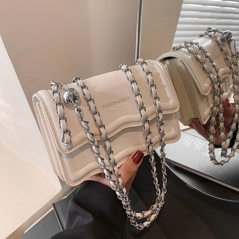 Chain Small Square Bag 2025 New Solid Color Simple Fashion Designer Bag Multi Functional Exquisite Chain Single Shoulder Western Crossbody Bag Dumplin