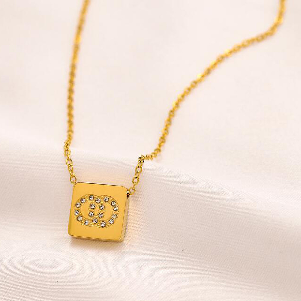 Never Fading 18K Gold Plated Luxury Designer Pendants Necklaces Stainless Steel Double Letter Choker Pendant Necklace Chain Jewelry Accessories Love Gifts