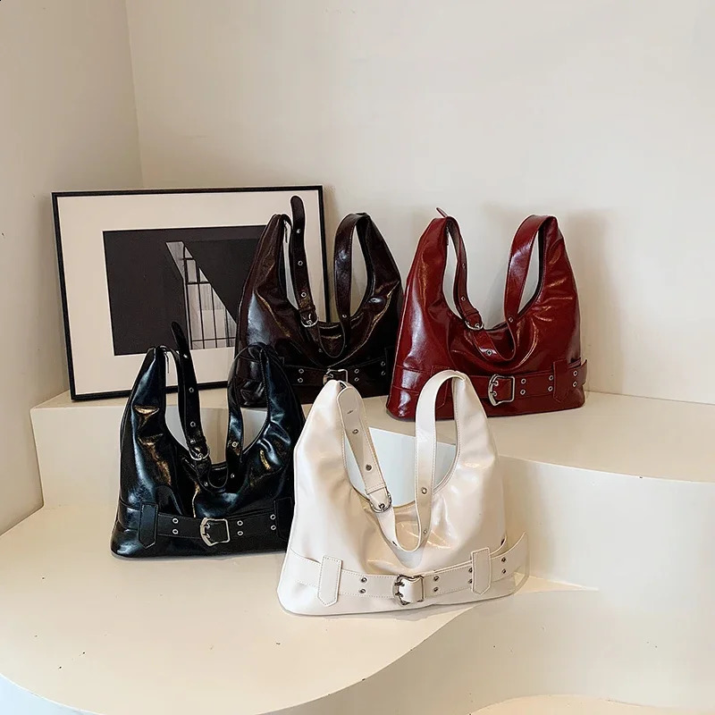 LEFTSIDE Belt n Retro PU Leather Crossbody Bag for Women 2024 Winter Y2K Trend Fashion Underarm Shoulder Handbags 240914
