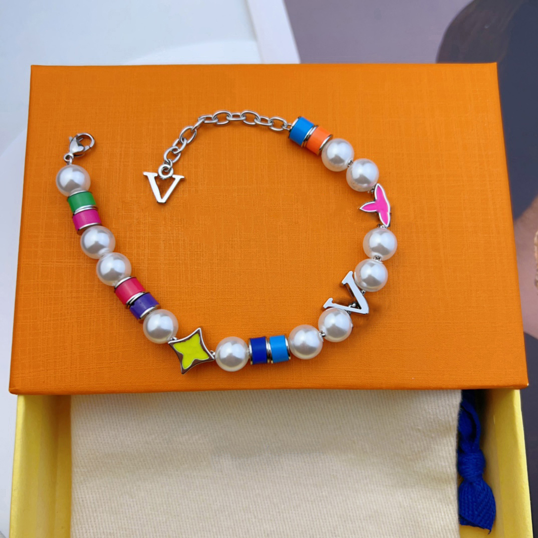 Designer Bels Bracelet Charm Bracelet Designer Fomen Women Horseshoe Buckle Trendy Elegant String of Beads Charm Bijoux Gift Wholesale