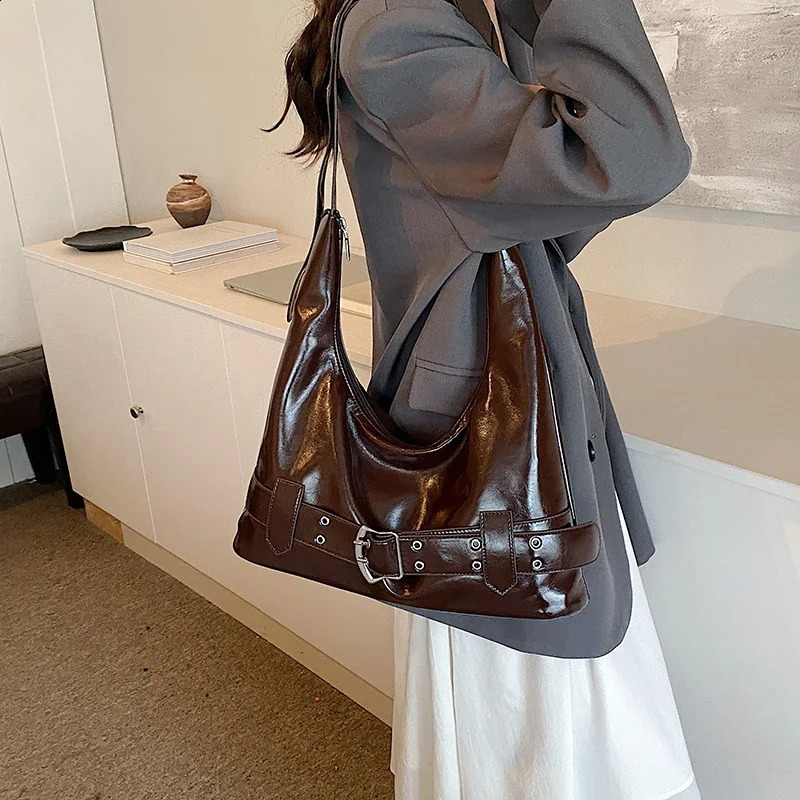 LEFTSIDE Belt n Retro PU Leather Crossbody Bag for Women 2024 Winter Y2K Trend Fashion Underarm Shoulder Handbags 240914