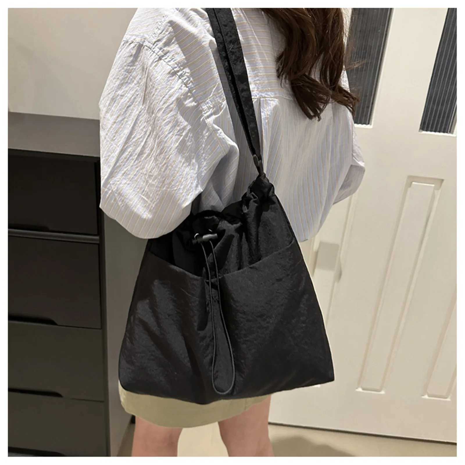 New niche design nylon shoulder bag fashionable solid color pleated cross body bag casual version student review saddle bag Z250225