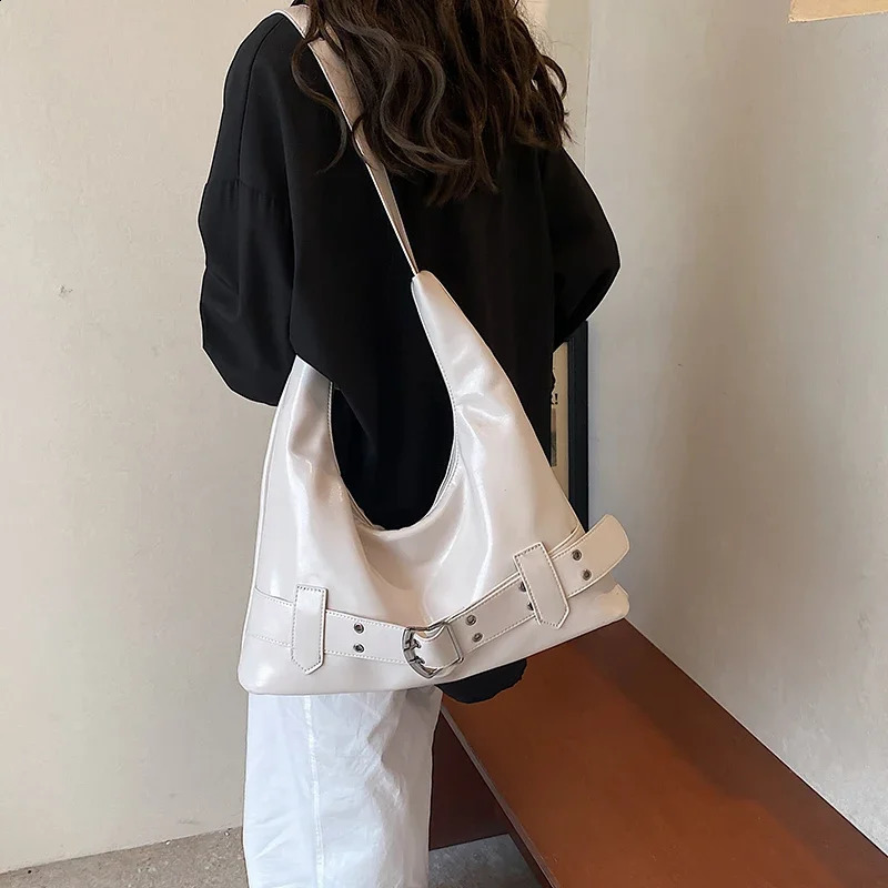 LEFTSIDE Belt n Retro PU Leather Crossbody Bag for Women 2024 Winter Y2K Trend Fashion Underarm Shoulder Handbags 240914