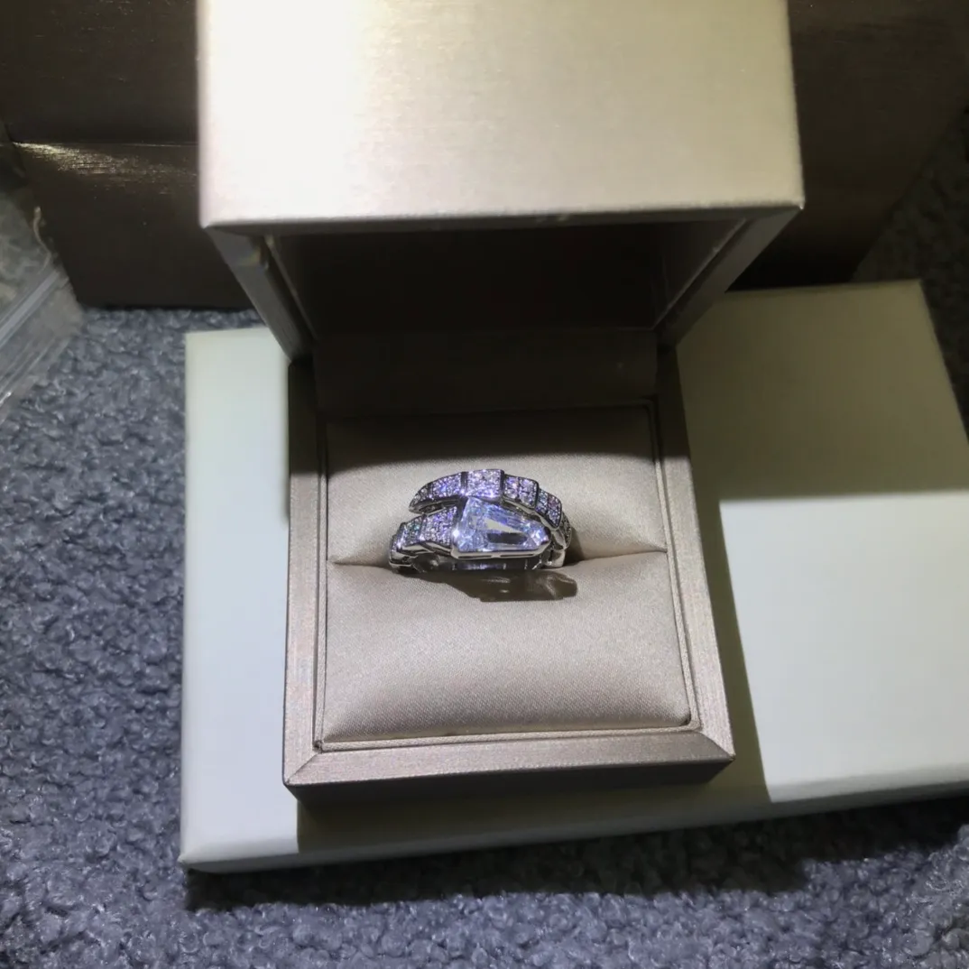 Designer Luxury Classic Nail Titanium Steel Alloy Plated Diamond Snake Gift Love Ring for Men Women Gold Tone Textured Statement Jewelry