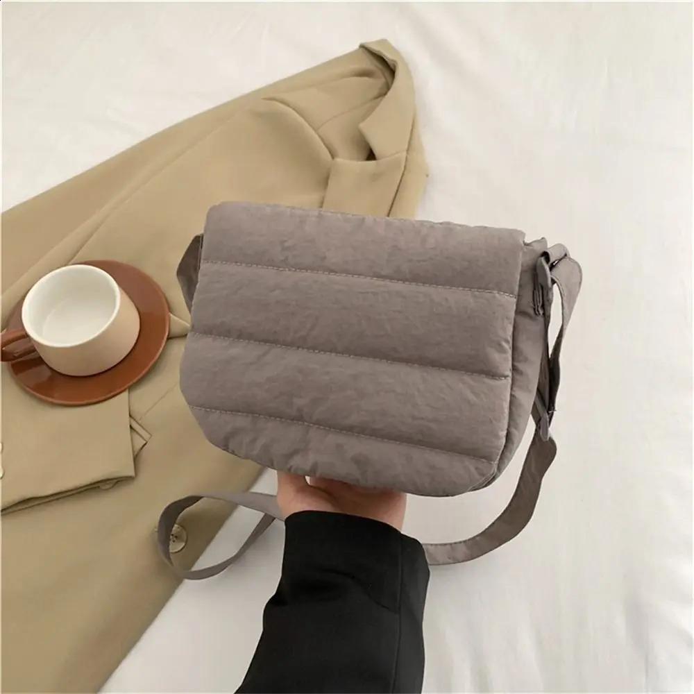 Solid Color Shoulder Bags Fashion Large Capacity Lightweight Messenger Down Cotton Padded Underarm Bag Girls 240914