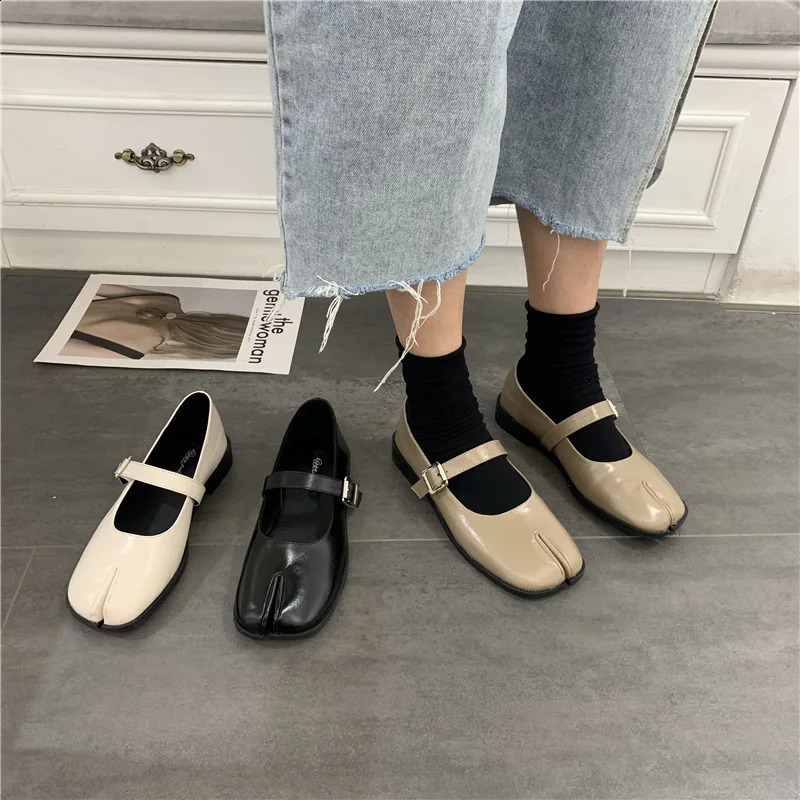 Novelty Split Toe Womens High Quality Leather Mary Jane Japanese Style Small Step Flat Shoes 241030