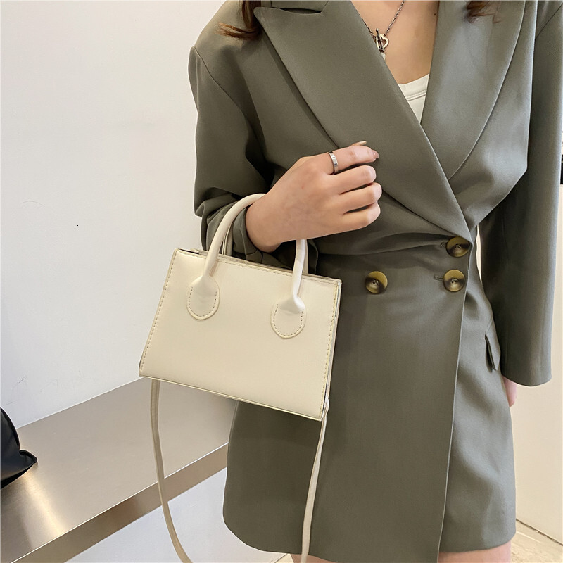 2025 Spring New Light Luxury Women's Crossbody Bag Casual Small Square Towel Simple Fashion Western Shoulder Bag Personalized Design Tote Bag