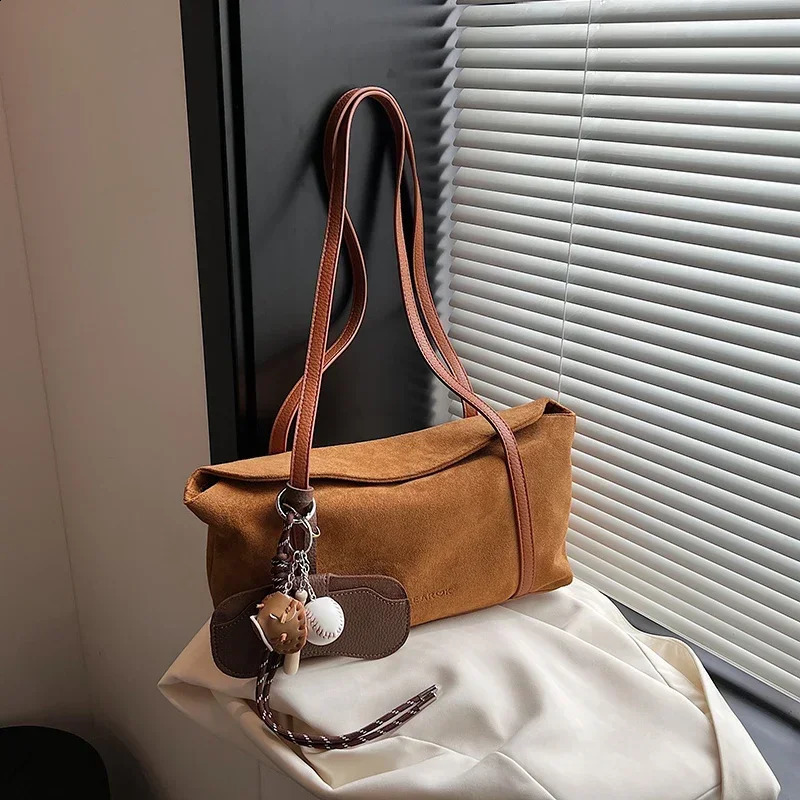 Retro High-end Frosted Tote Bag Large Capacity Casual Commuting Bucket Bag Versatile Single Shoulder Armpit Retro Unterarmtasche 240909