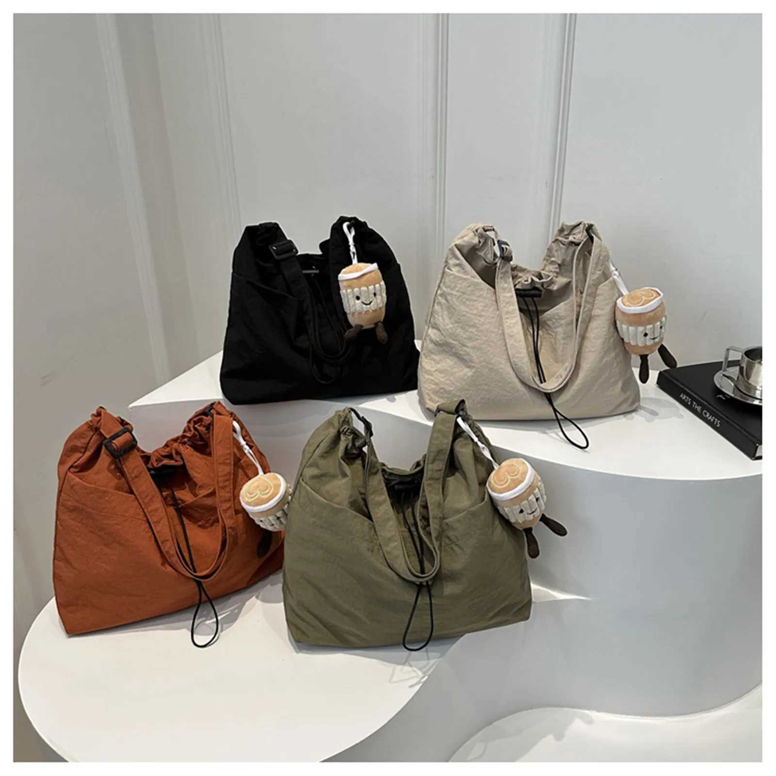New niche design nylon shoulder bag fashionable solid color pleated cross body bag casual version student review saddle bag Z250225