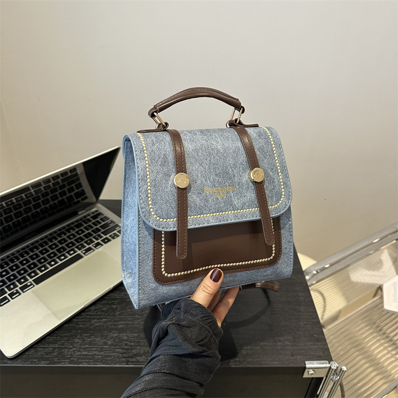 Casual Little Girl Commuting Backpack Niche Design Sense Shoulder Bag 2025 Summer New Fashionable And Popular Shoulder Bag Crossbody Bag