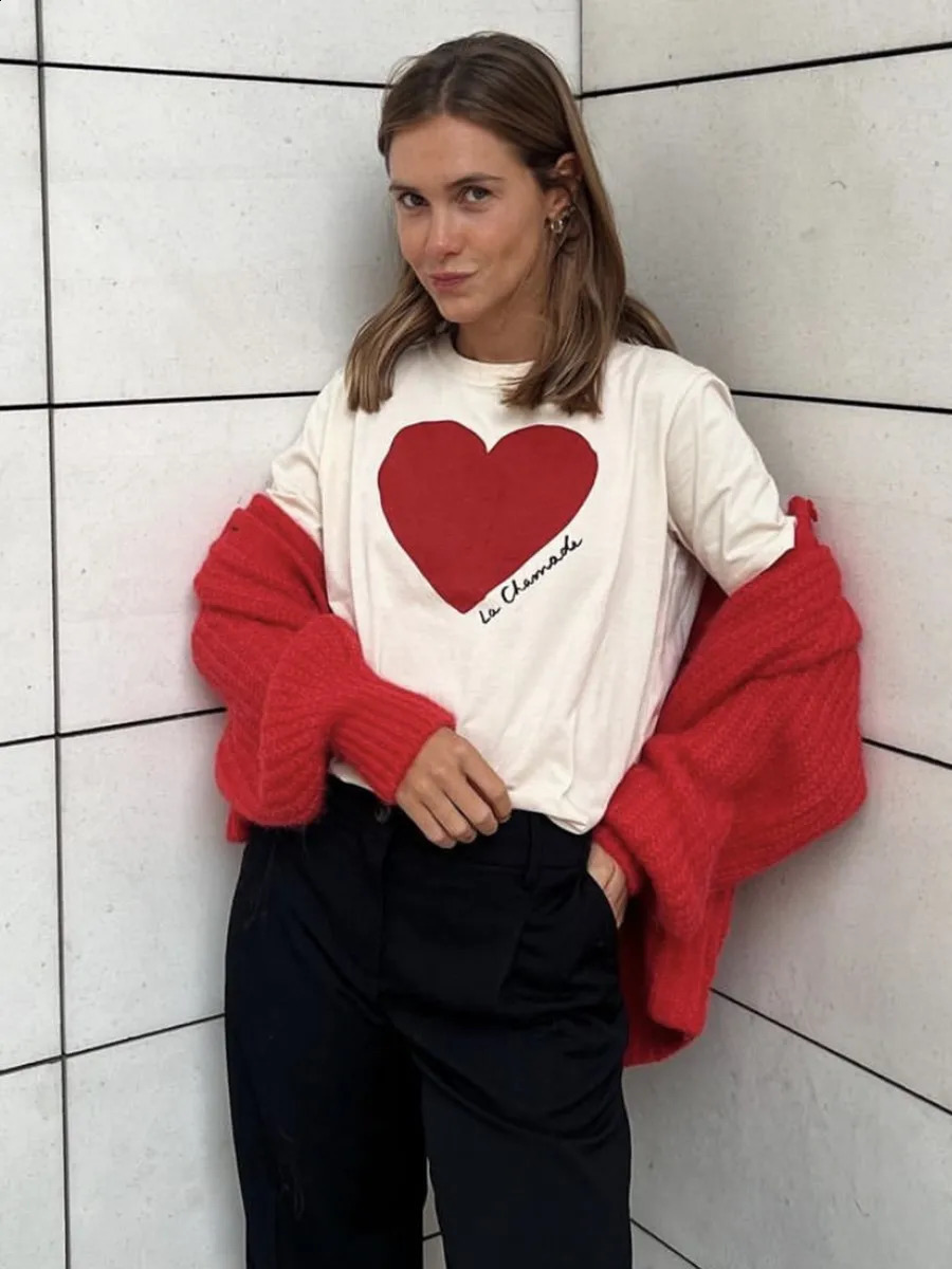 Heart print graphic T-shirt summer womens round neck short sleeved casual fashion T-shirt retro elegant T-shirt womens 240919