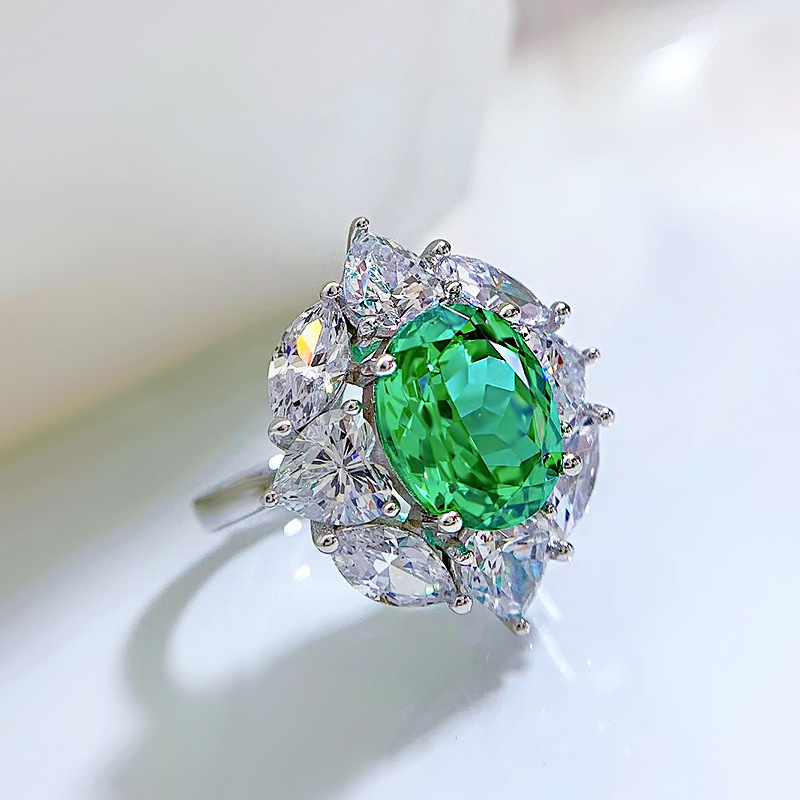 Elegant Oval Cut Emerald Moissanite Wedding Ring in Sterg Sier