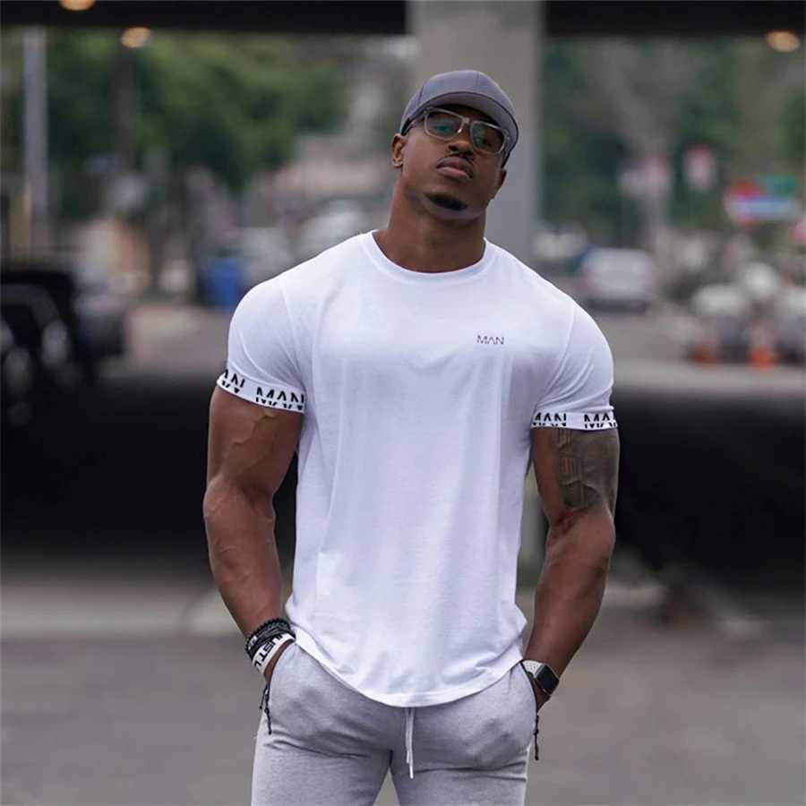 New Mens Short-sleeved Gyms Fitness T-shirt Summer Running Fitness Top Streetwear Comfortable Sports T-shirt clothing Z240919