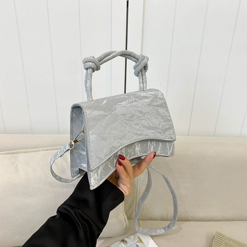 2025 Autumn New Niche Design Tote Bag Simple And Fashionable Temperament Frosted Texture Commuting Armpit Large Capacity Single Shoulder Women's 