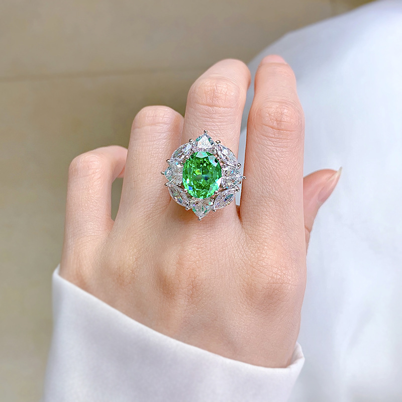Elegant Oval Cut Emerald Moissanite Wedding Ring in Sterg Sier