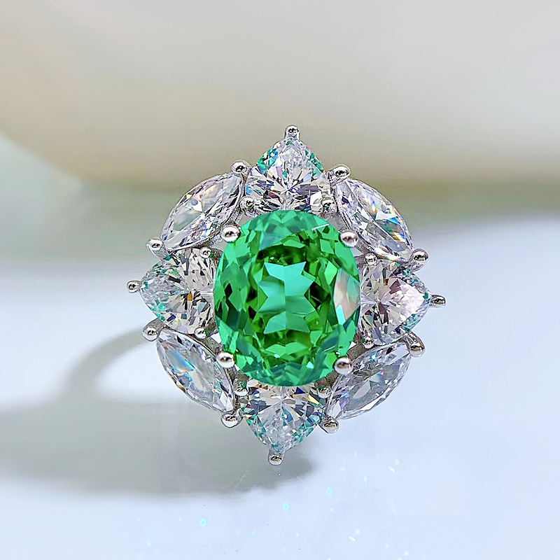 Elegant Oval Cut Emerald Moissanite Wedding Ring in Sterg Sier