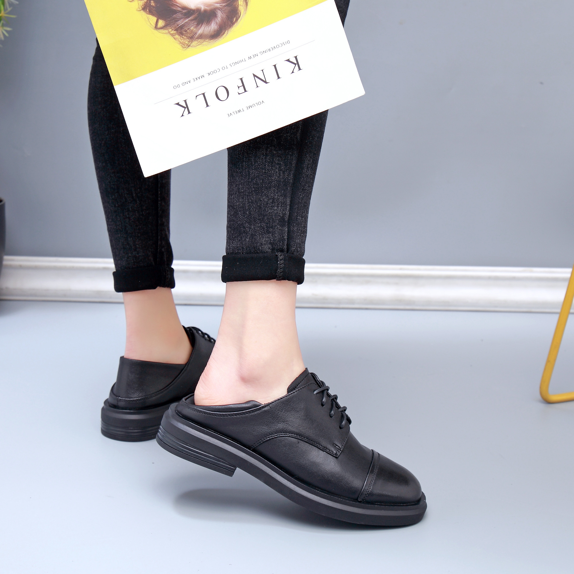 Head layer cowhide small leather shoes 2023 new moccasin British style flat bottom lace thick bottom single shoes female