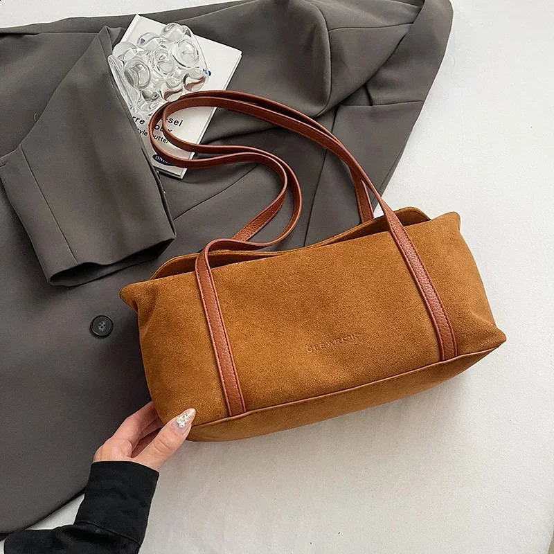 Retro High-end Frosted Tote Bag Large Capacity Casual Commuting Bucket Bag Versatile Single Shoulder Armpit Retro Unterarmtasche 240909