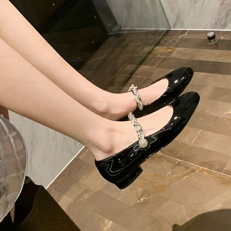 Pearl Accent Single-Strap Women's Mary Janes in Patent Leather 2501