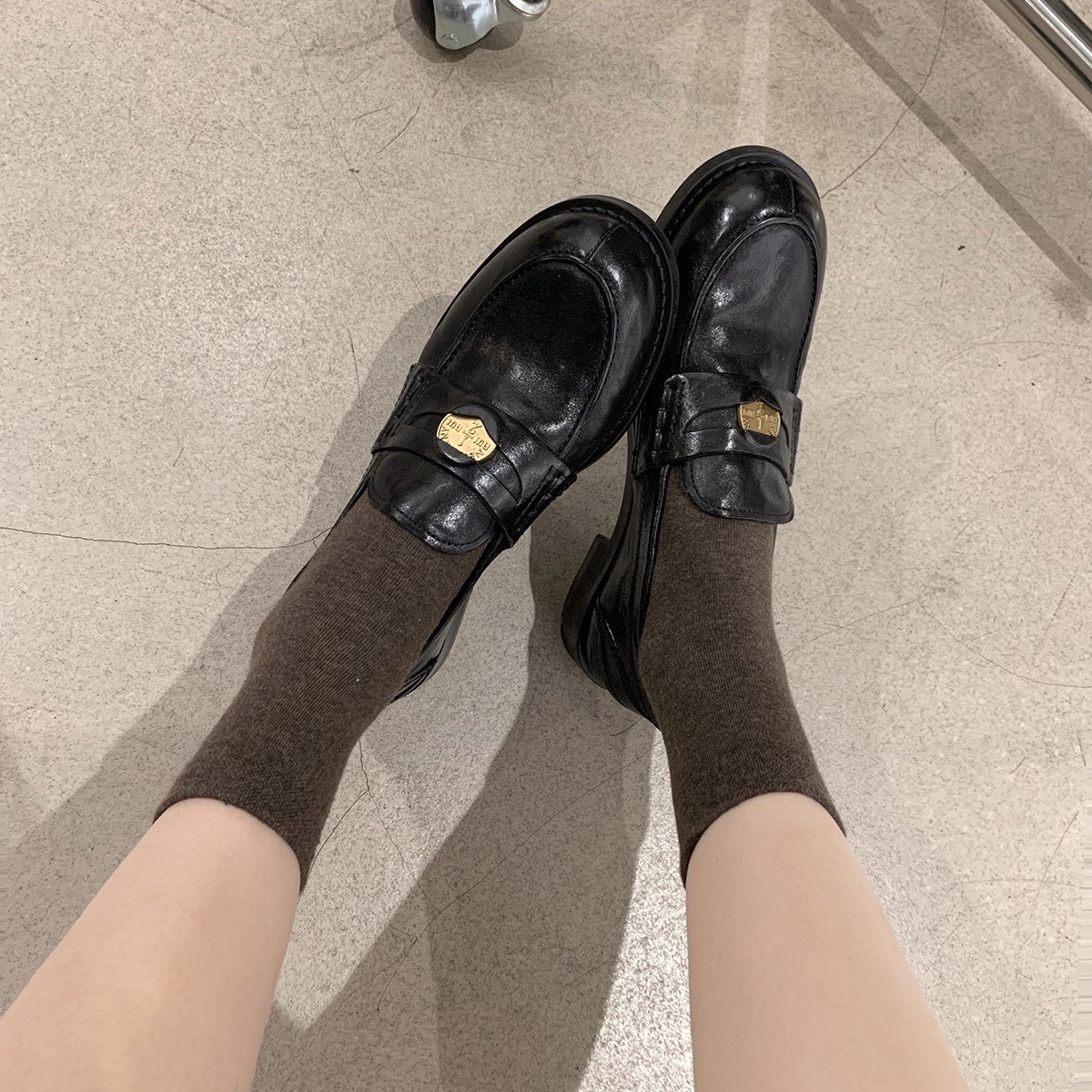 Women's retro round toe small gold coin British style loafers
