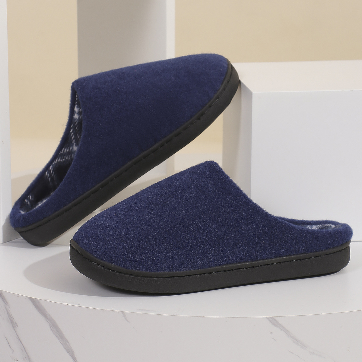 Men Women Couple Slippers Winter Indoor Soft Sole Anti Slip Flat Bottom Comfort Plus Size Four Colors Free shipping