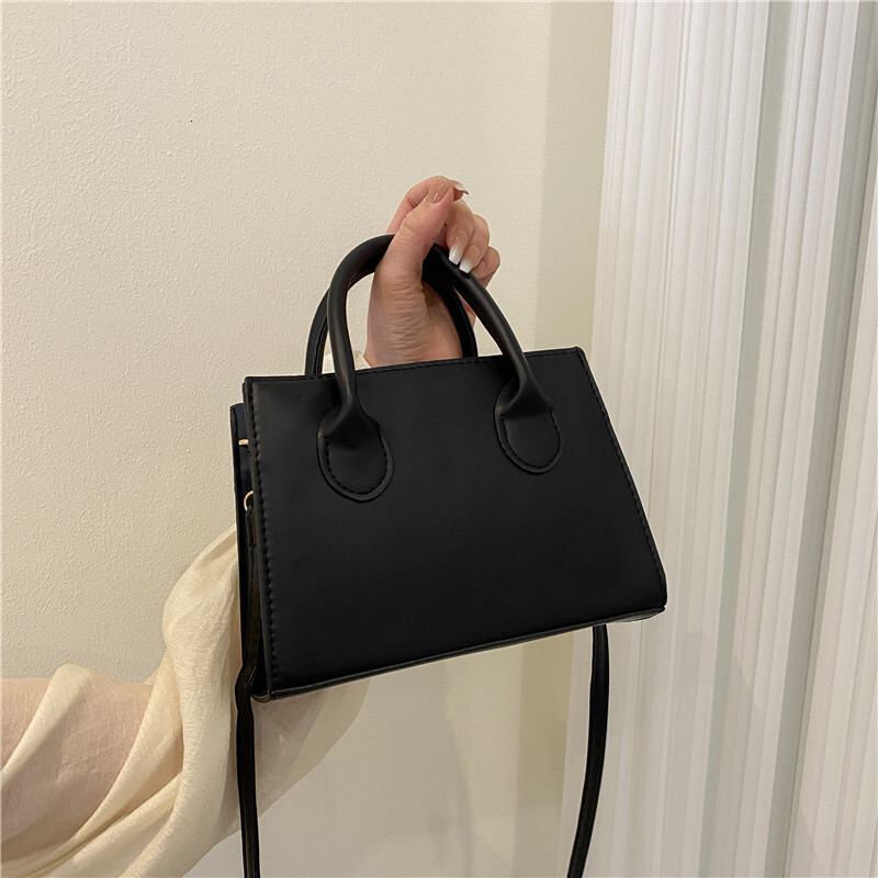 2025 Spring New Light Luxury Women's Crossbody Bag Casual Small Square Towel Simple Fashion Western Shoulder Bag Personalized Design Tote Bag