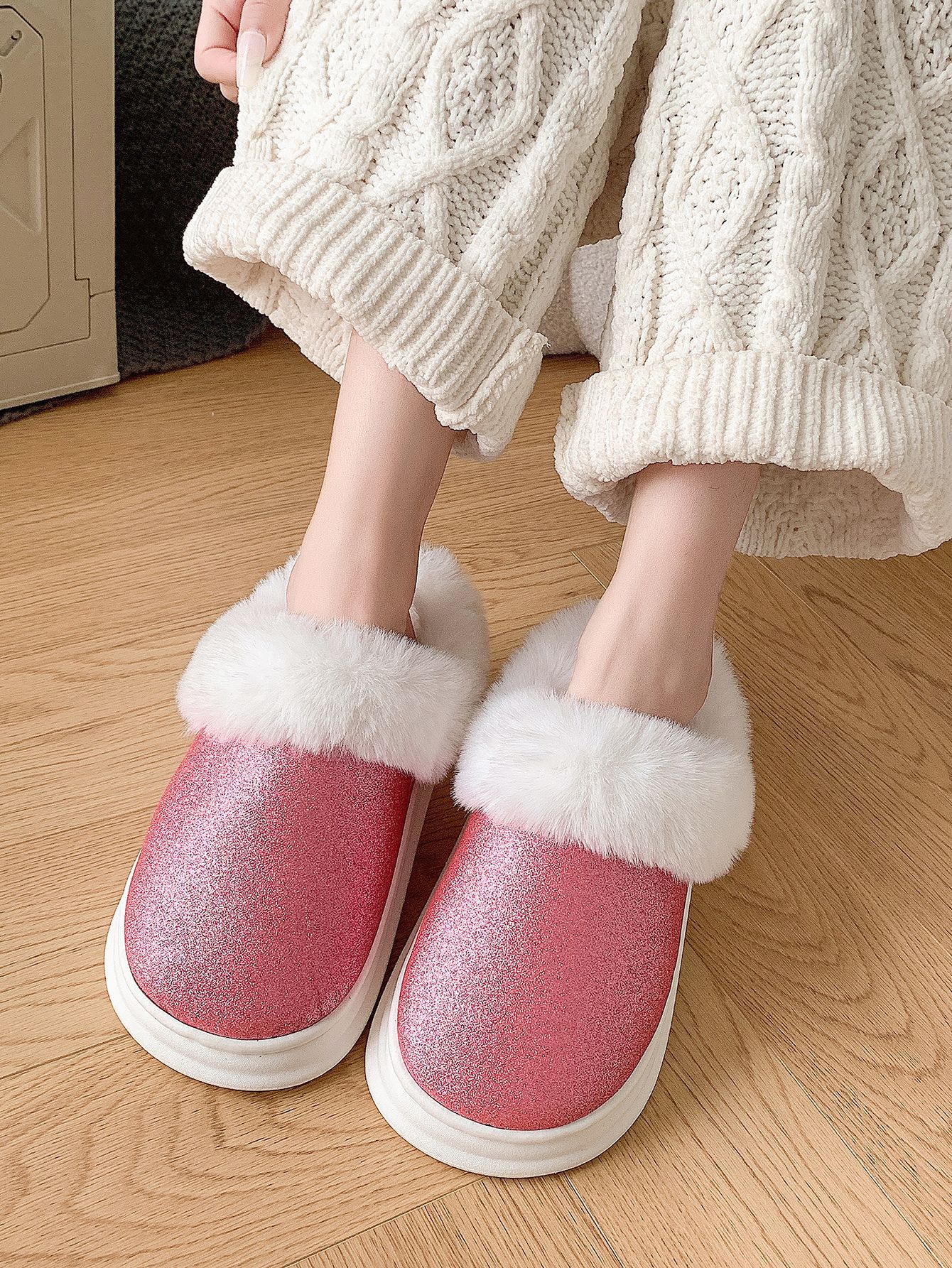Women's Cozy Winter Slippers: Warm, Anti-Slip, Comfort at Home, Available in Three Colors 9fb1