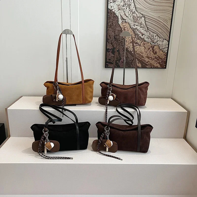 Retro High-end Frosted Tote Bag Large Capacity Casual Commuting Bucket Bag Versatile Single Shoulder Armpit Retro Unterarmtasche 240909