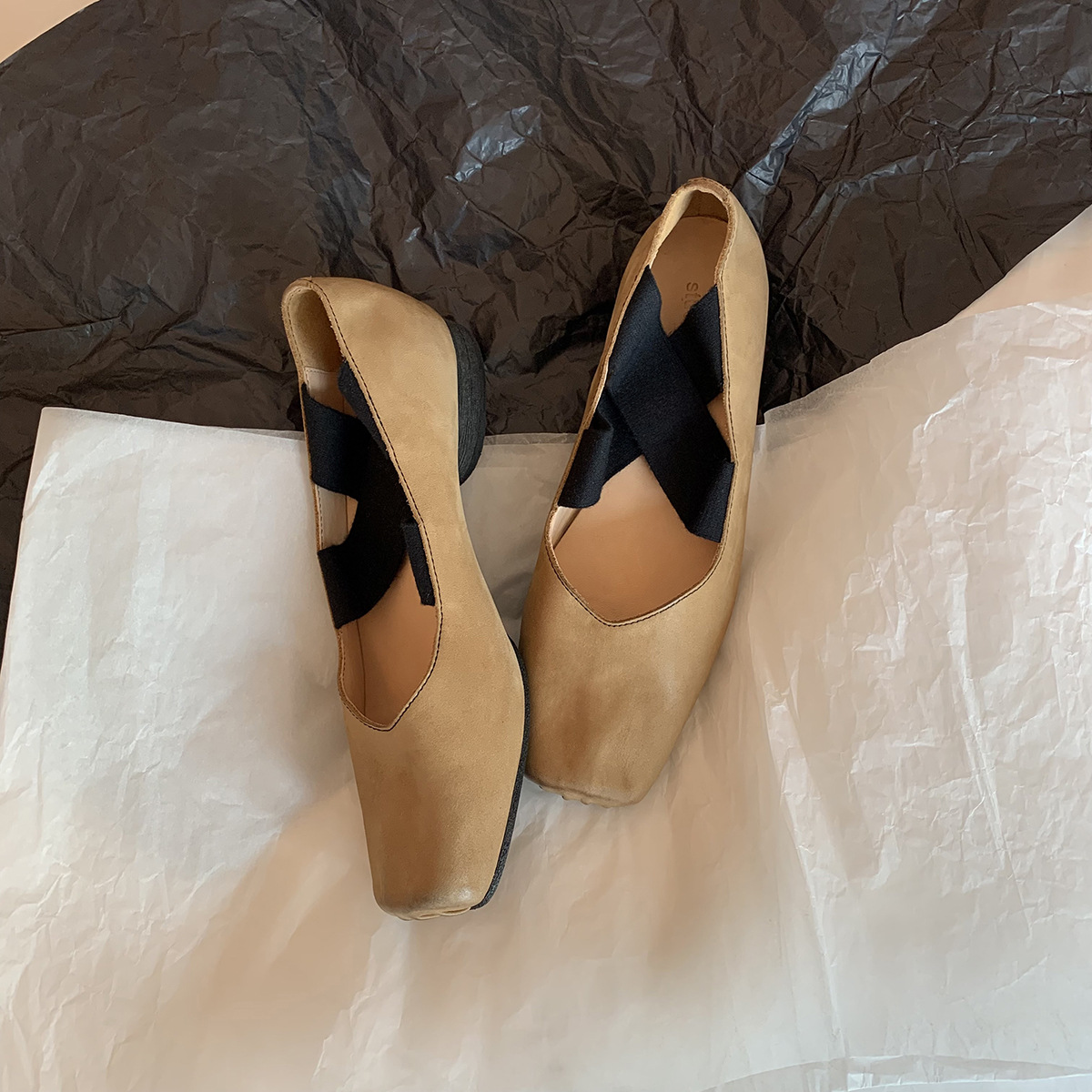 Cross-Strap Mary Janes in Versatile Colors: Elegant Low-Heels for Women 2eff