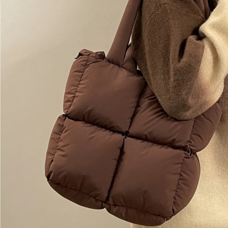 er Fluffy Shoulder Bag Womens Bedding Space Cotton Down Pad Large Capacity Handbag Winter Shopping Handbag 241008