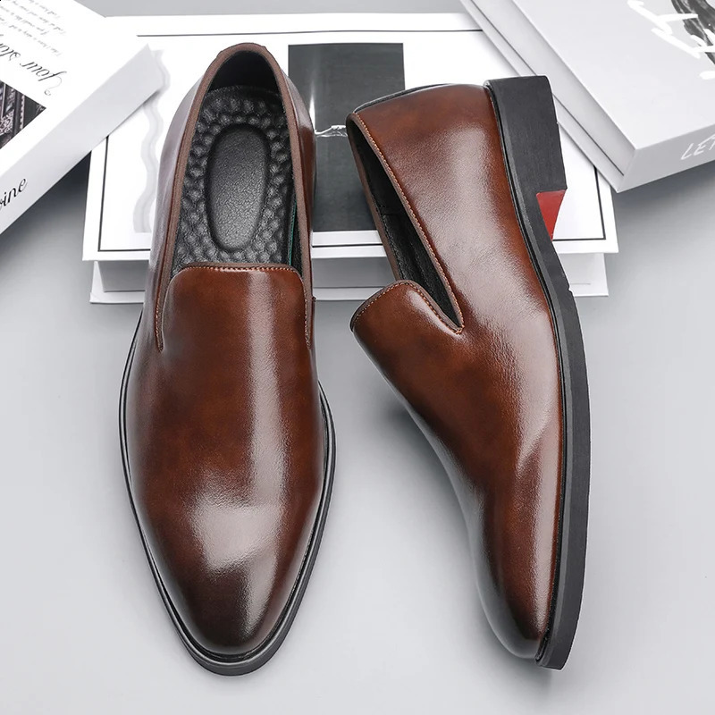 Business Formal Slip-On Leather Shoes Mens Casual Moccasins Black Wedding Shoes Dress Fashion Oxford Shoes Pointed Office Shoes 240918