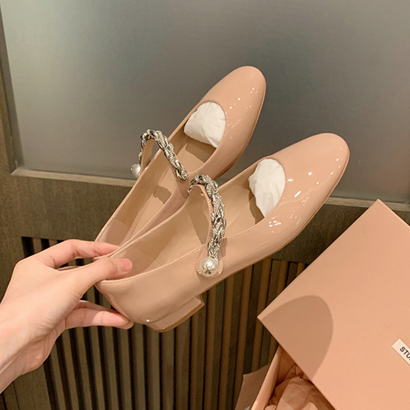 Pearl Accent Single-Strap Women's Mary Janes in Patent Leather 2501